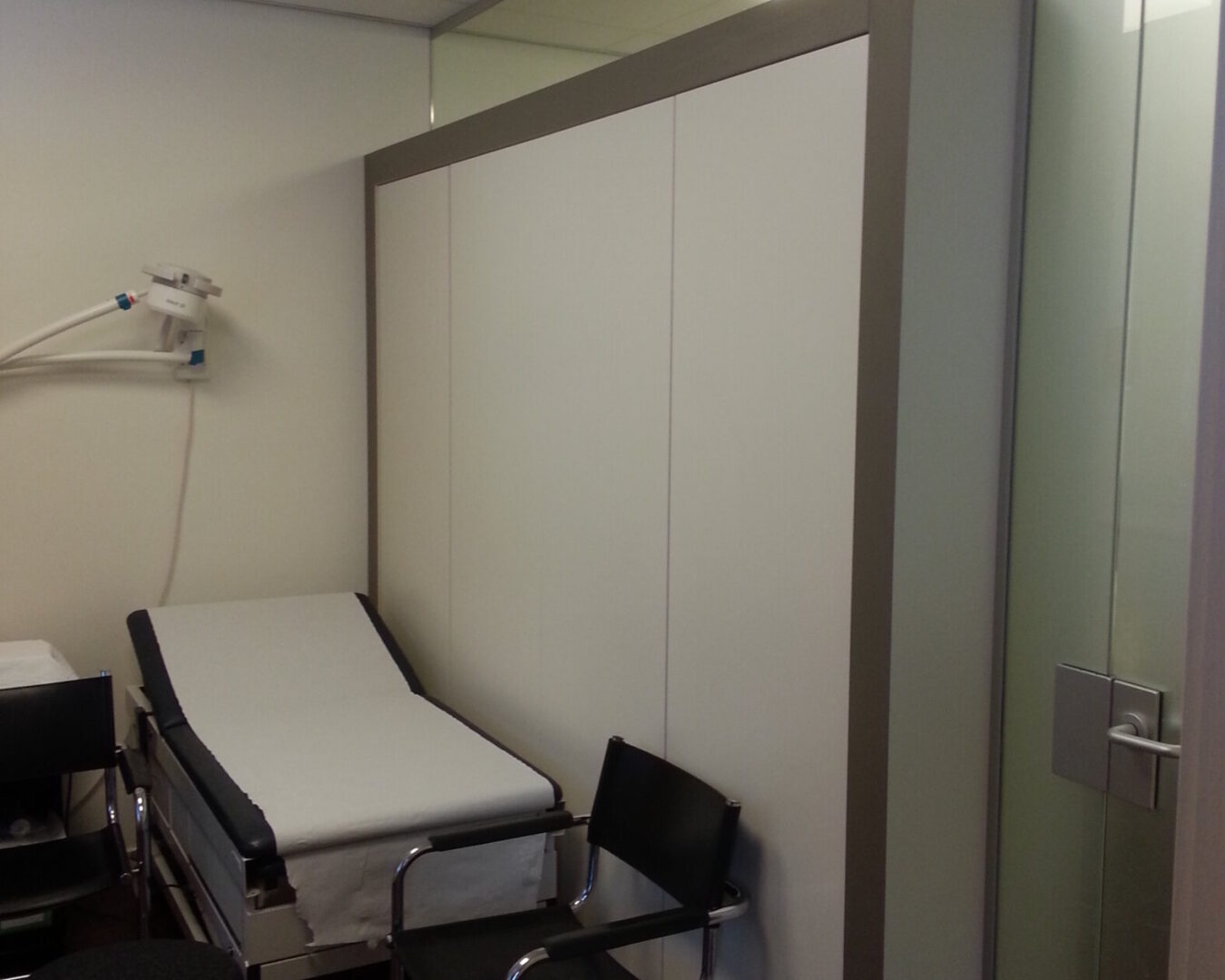 Onderzoekskamer met behandeltafel